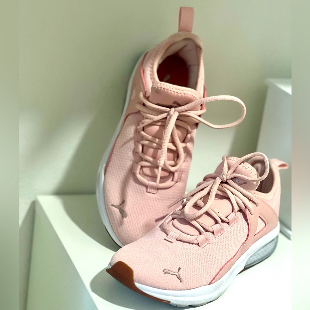 🚫SOLD🚫👟PUMA Women’s Rose Gold Fabric Athletic Shoes👟
